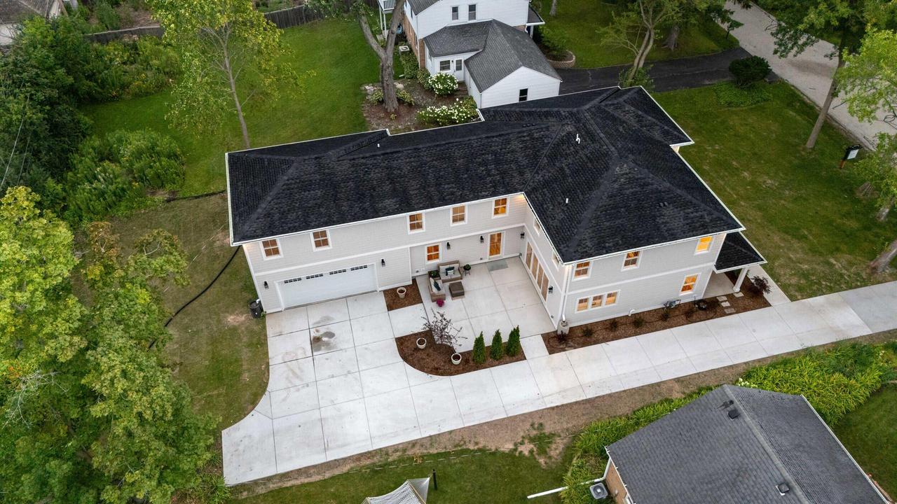 8313 North Links WAY