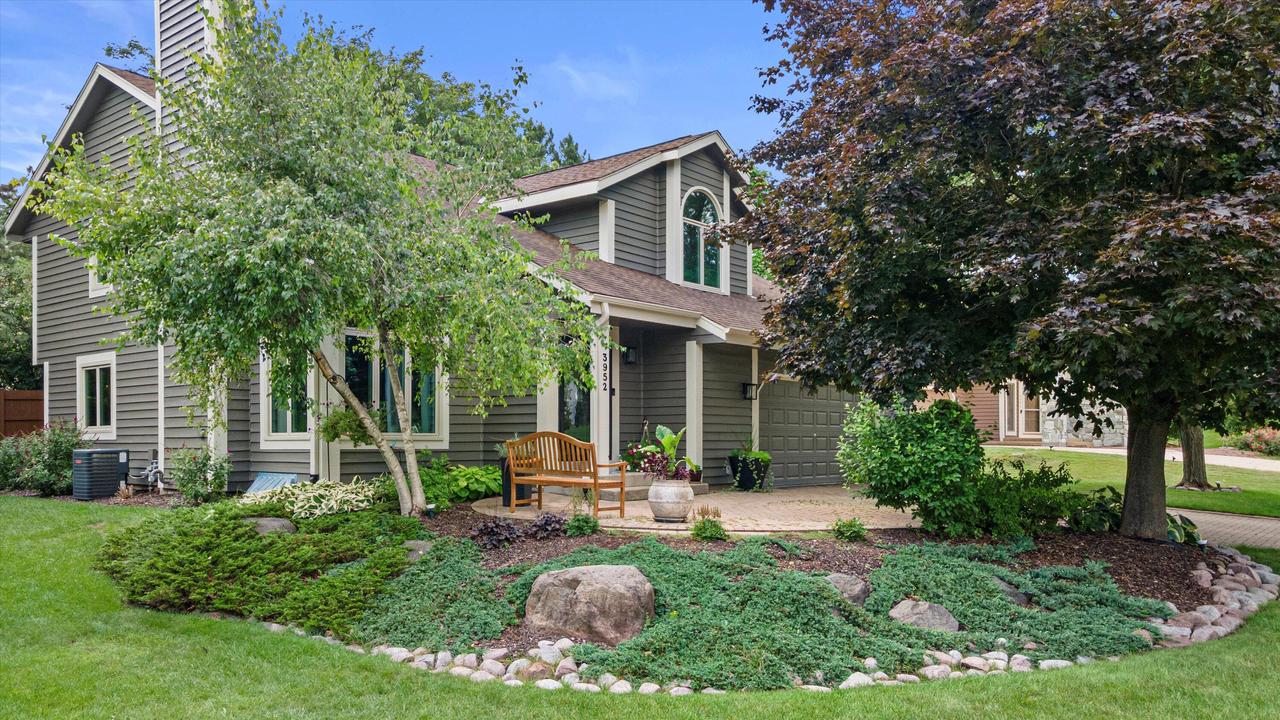 3952 South Victoria CIRCLE