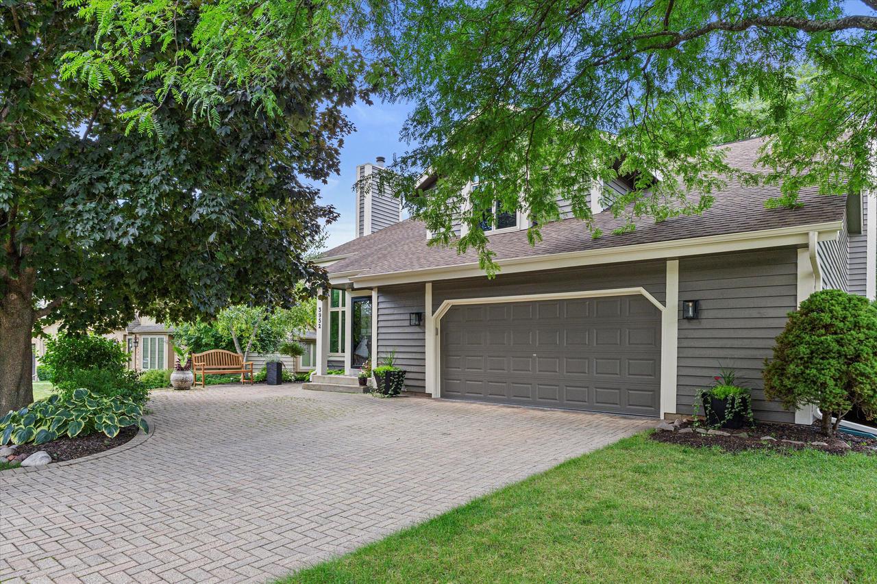 3952 South Victoria CIRCLE