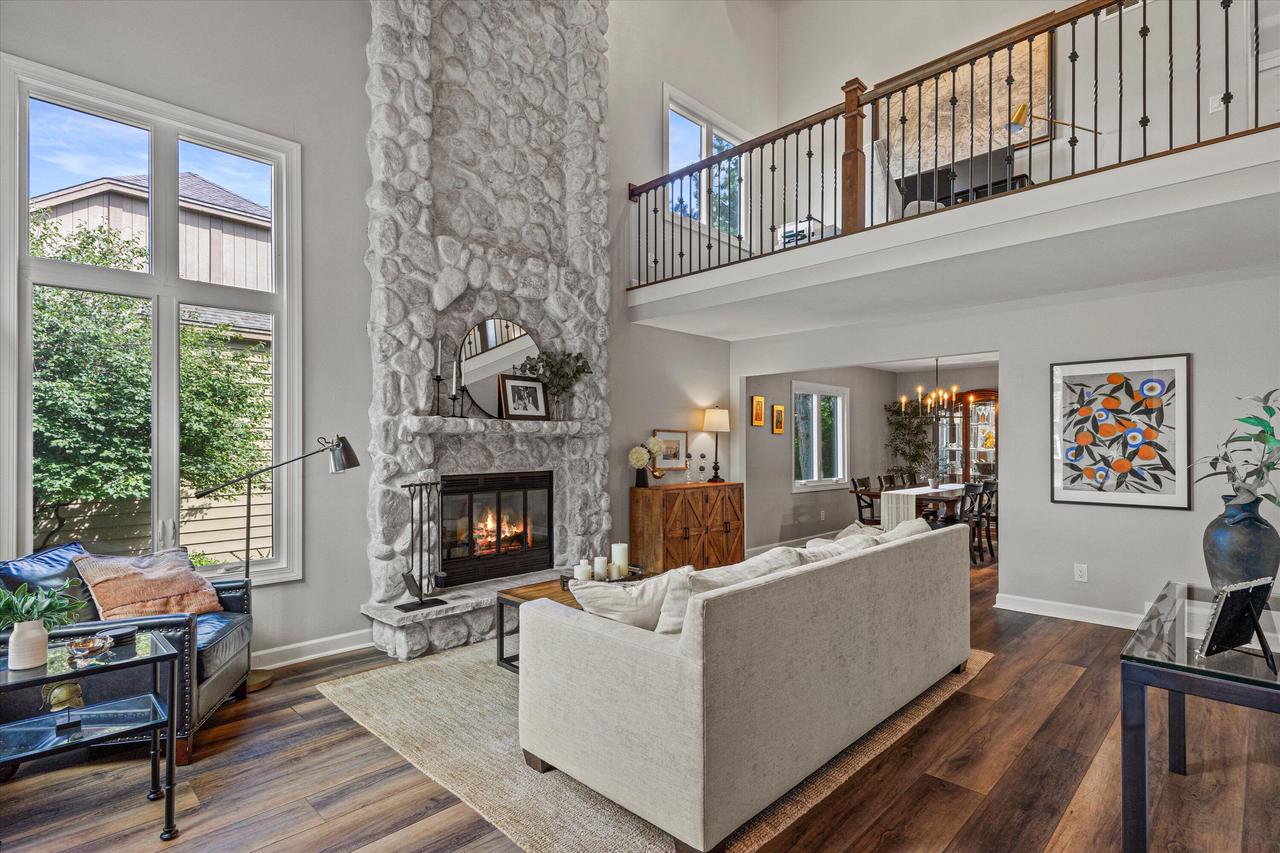 3952 South Victoria CIRCLE