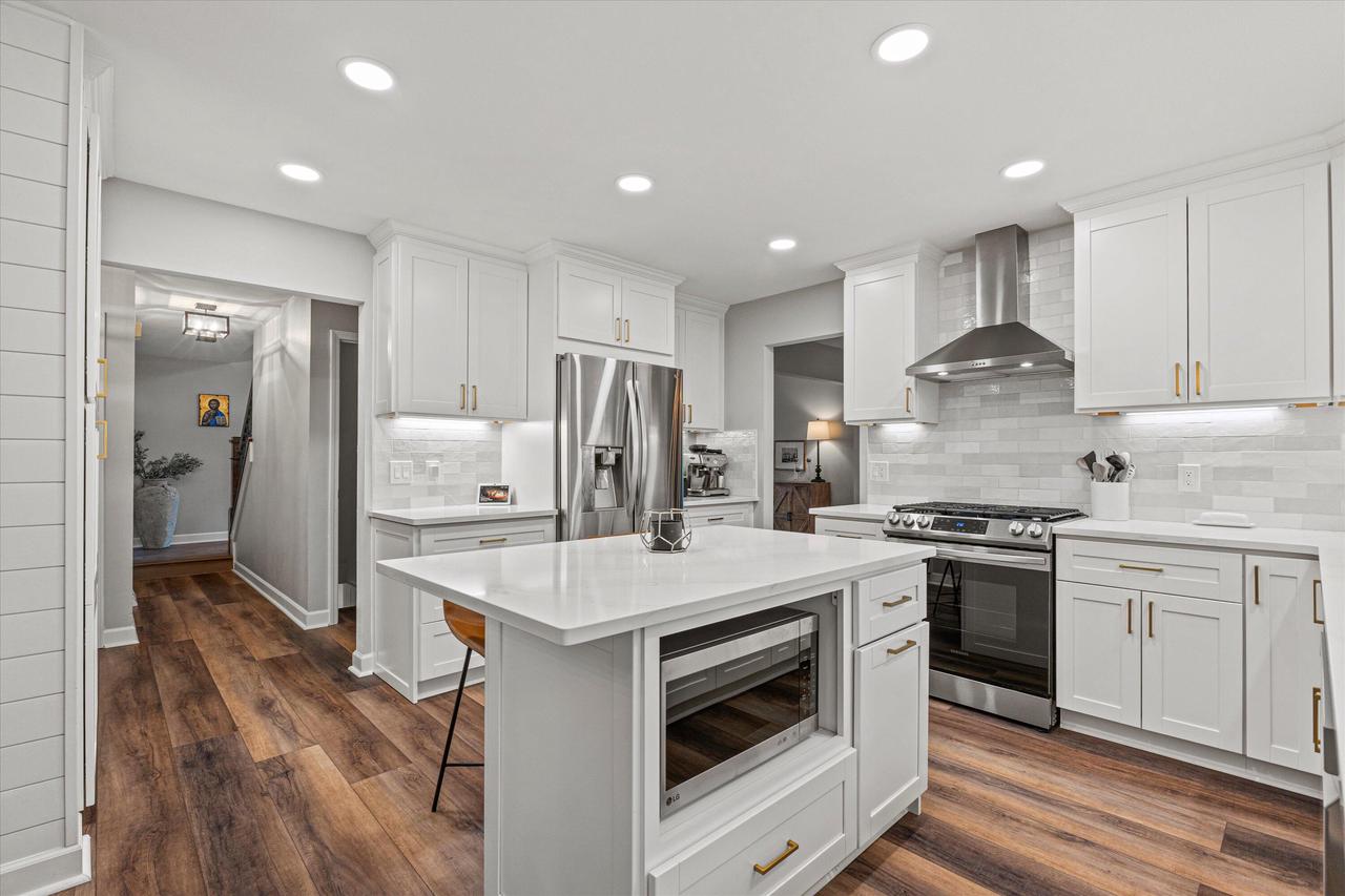 3952 South Victoria CIRCLE