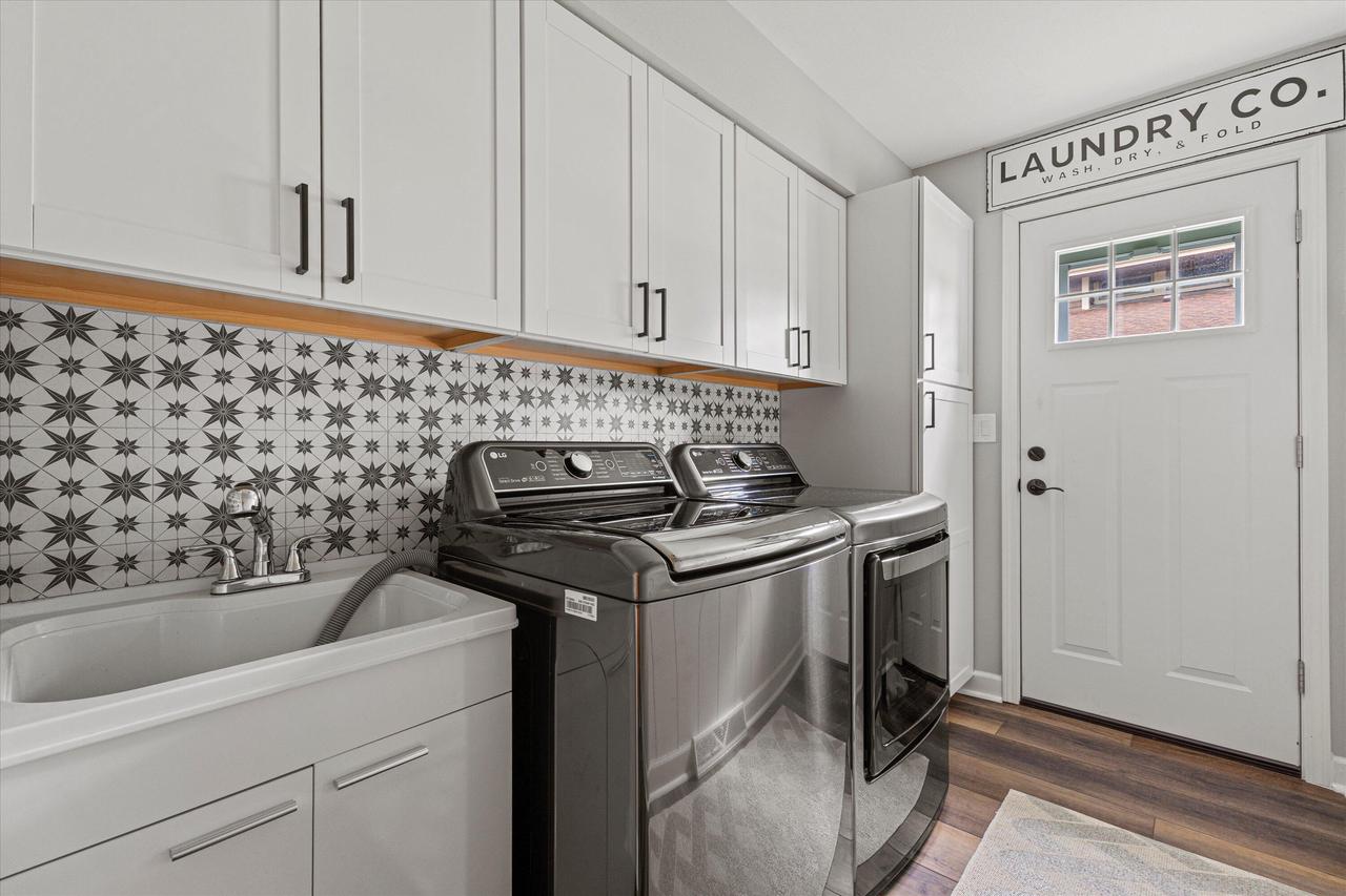 3952 South Victoria CIRCLE