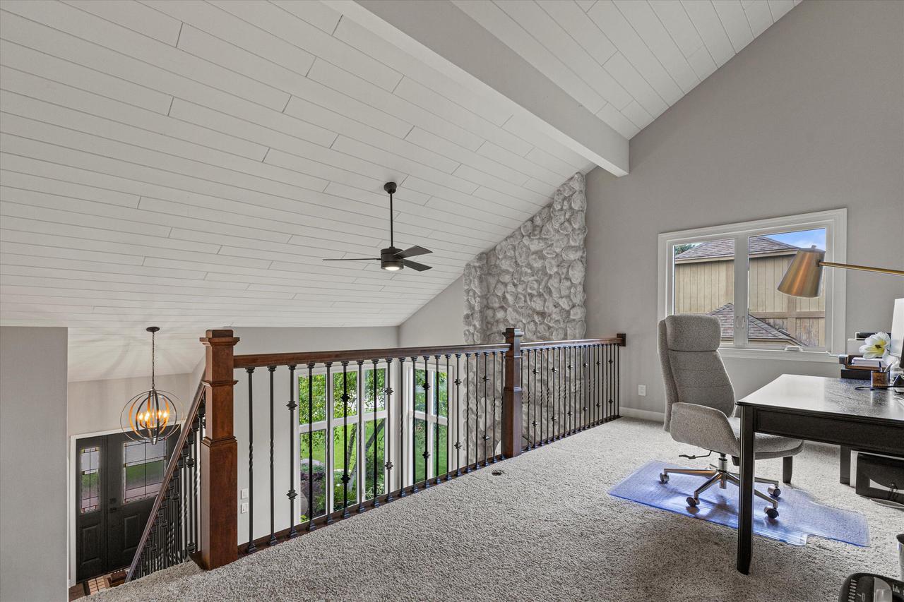 3952 South Victoria CIRCLE