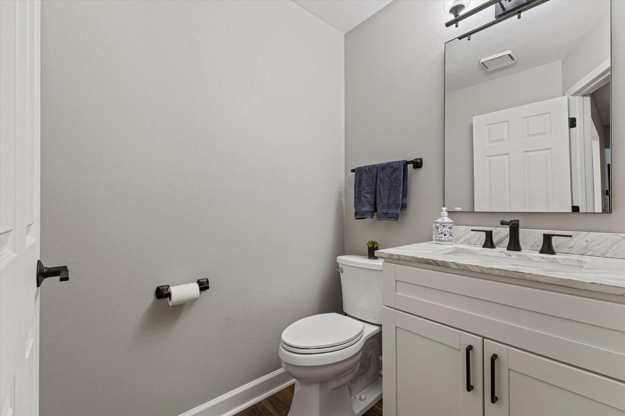 3952 South Victoria CIRCLE