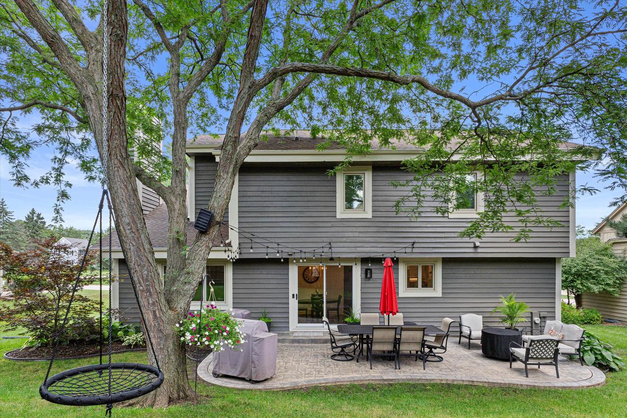 3952 South Victoria CIRCLE