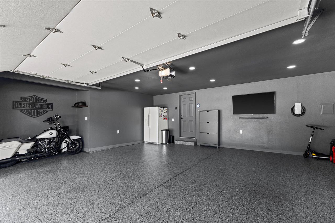 3952 South Victoria CIRCLE