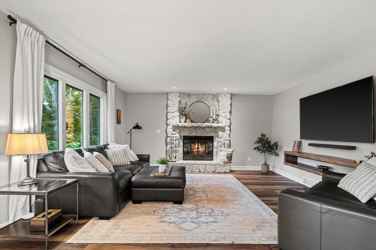 3952 South Victoria CIRCLE