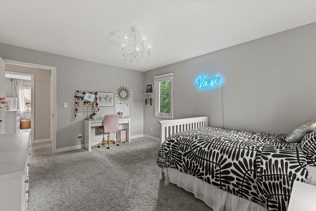 3952 South Victoria CIRCLE