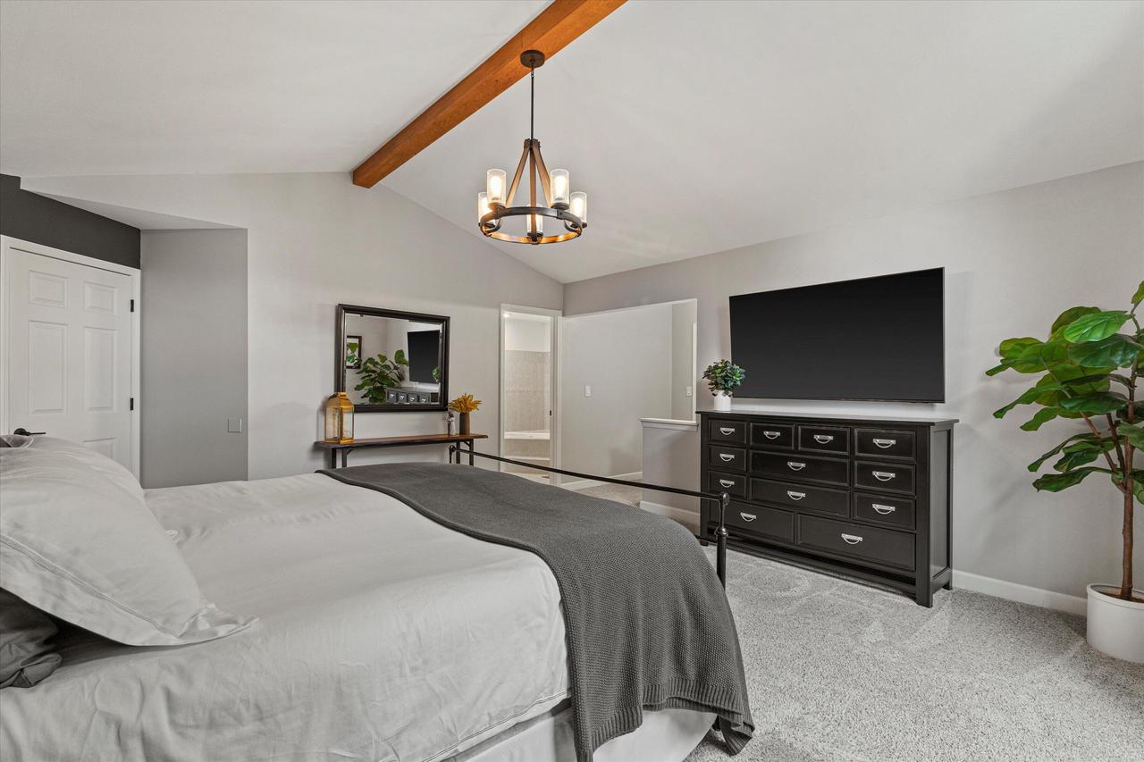 3952 South Victoria CIRCLE