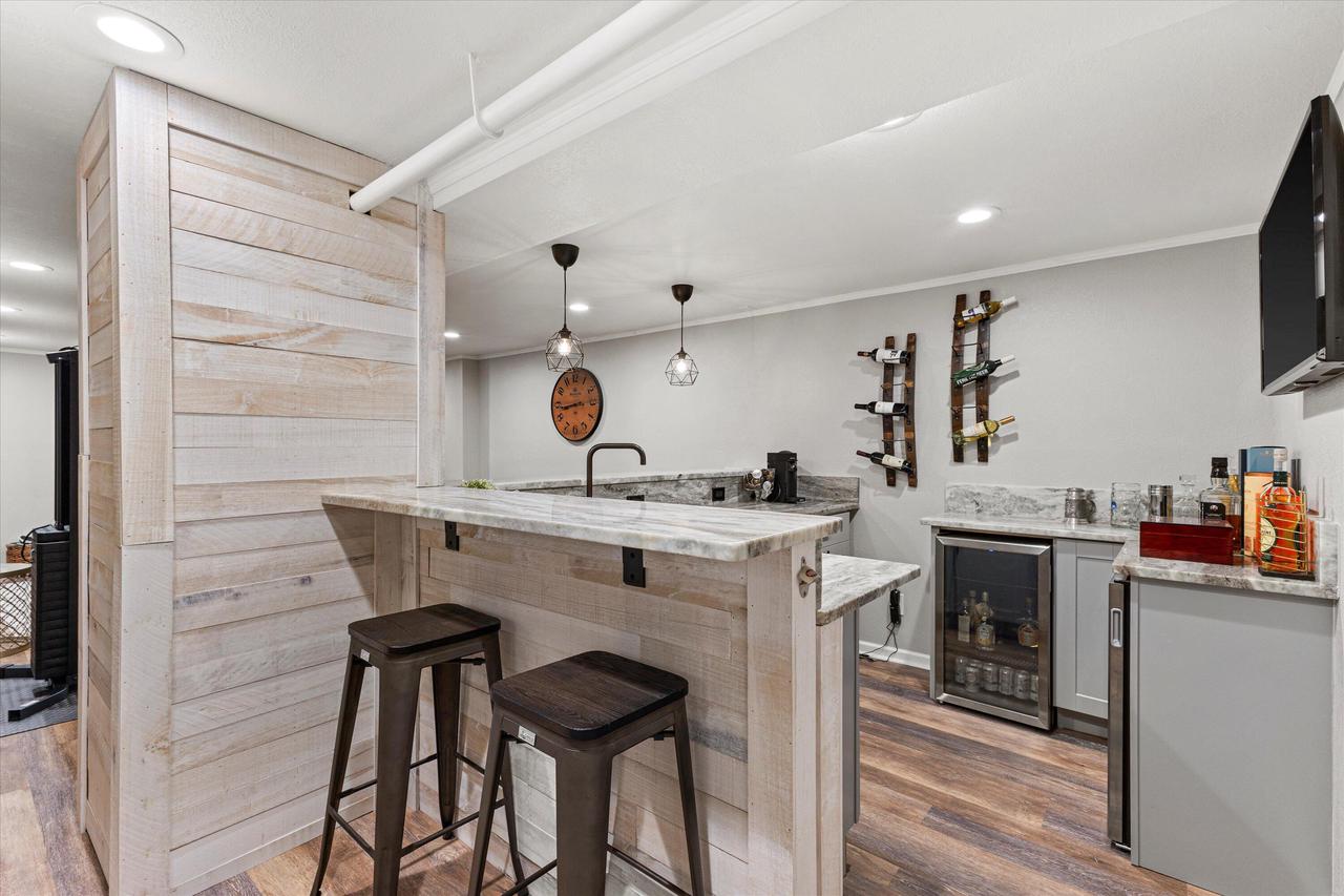 3952 South Victoria CIRCLE