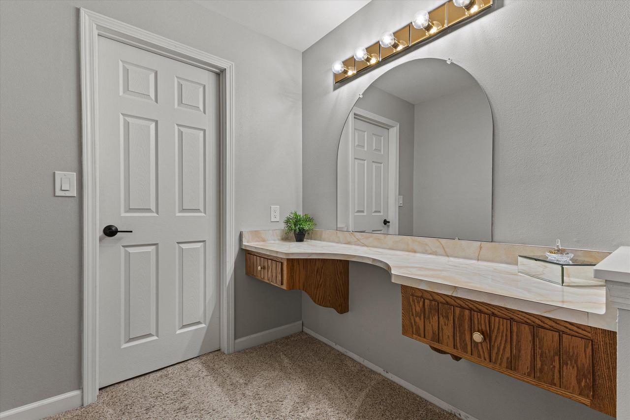 3952 South Victoria CIRCLE