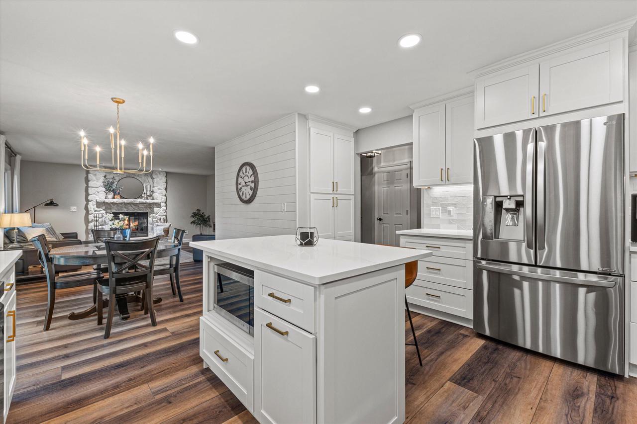 3952 South Victoria CIRCLE