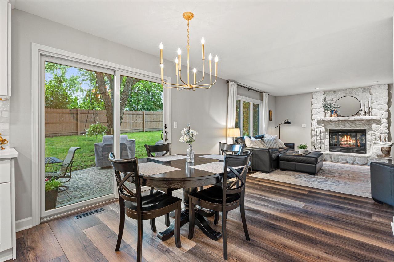 3952 South Victoria CIRCLE