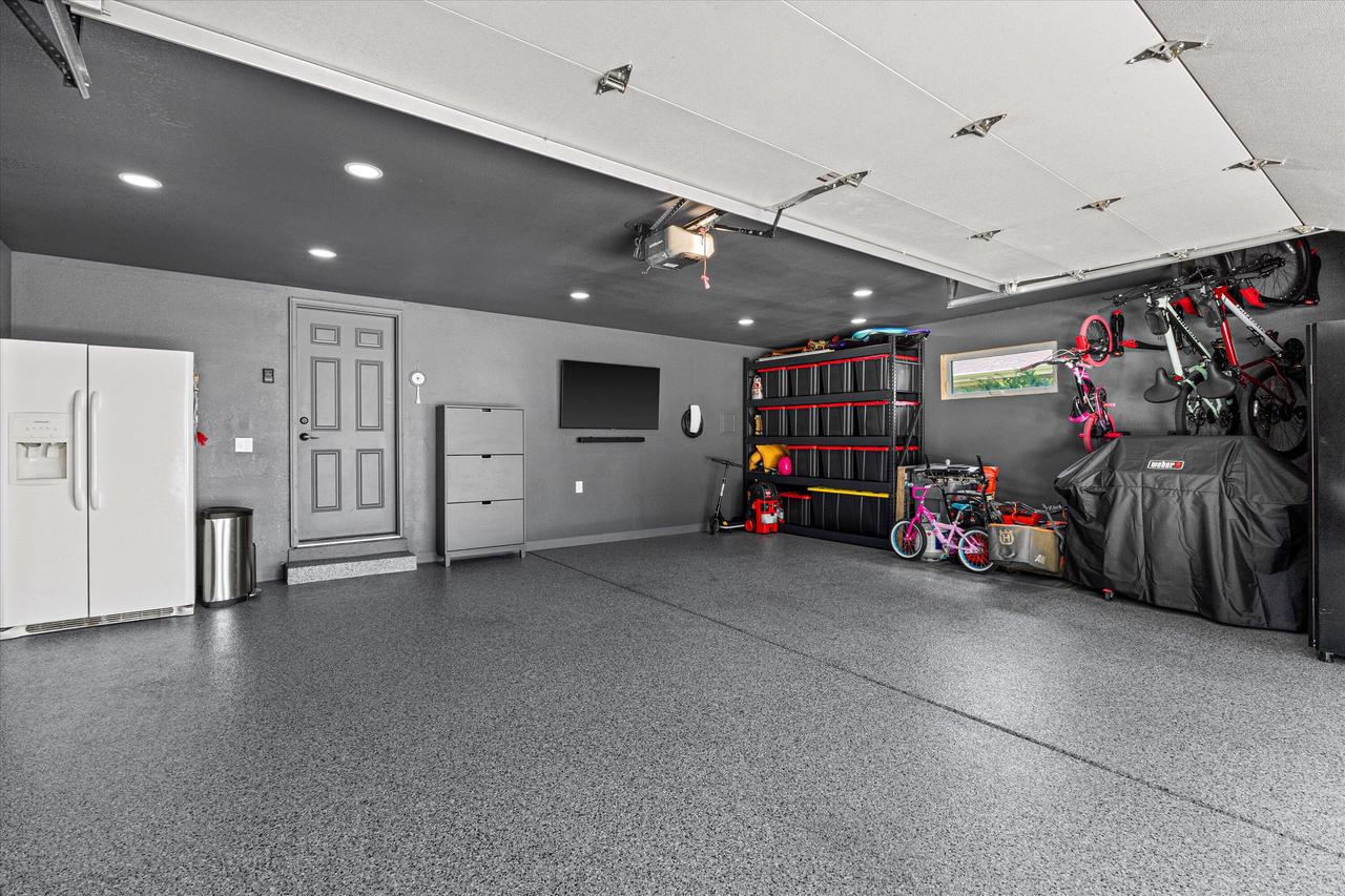 3952 South Victoria CIRCLE