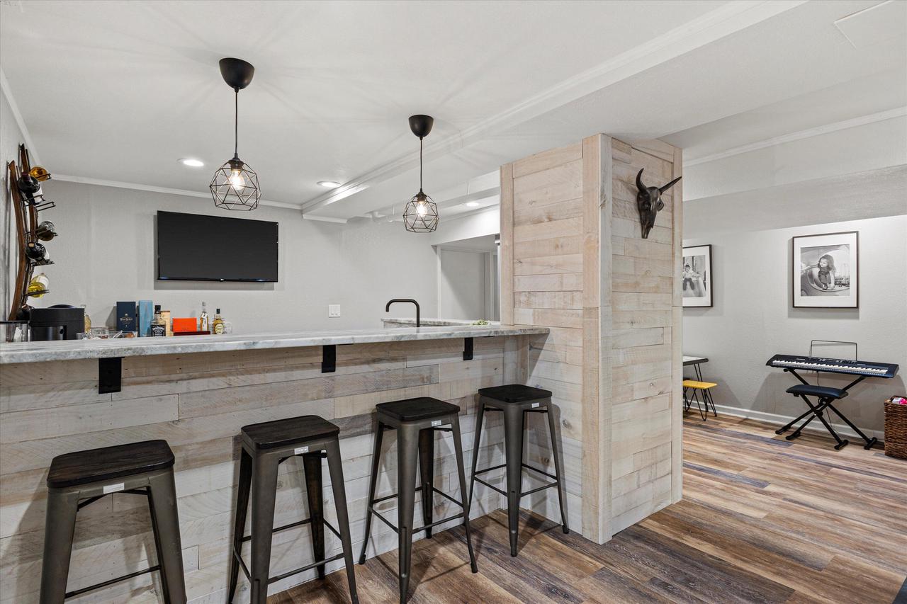 3952 South Victoria CIRCLE