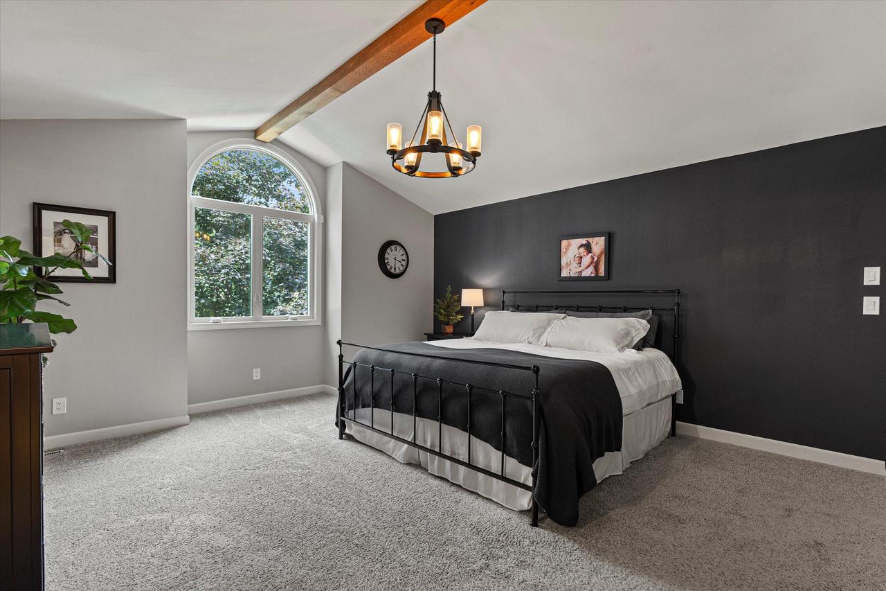 3952 South Victoria CIRCLE