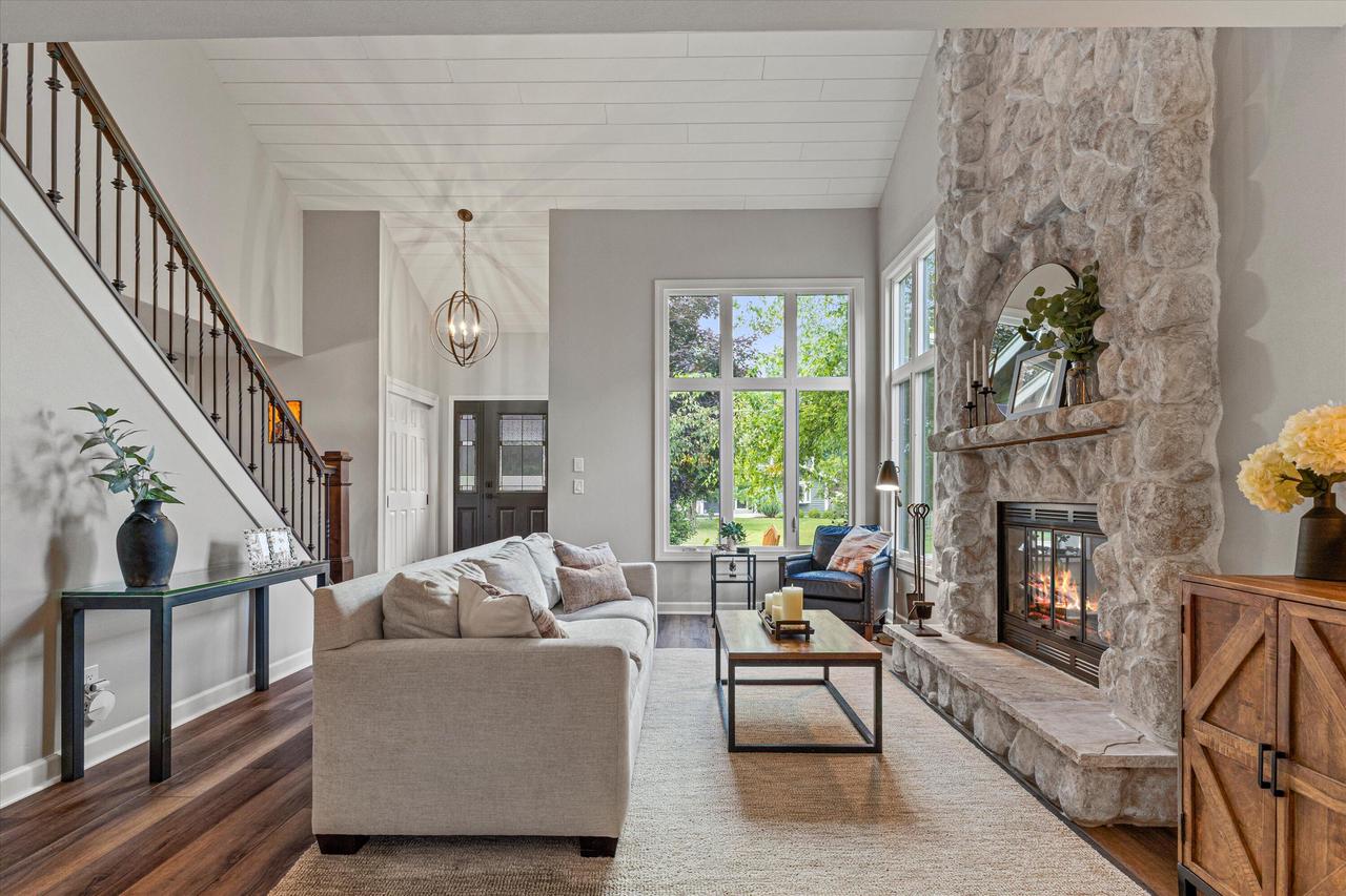 3952 South Victoria CIRCLE