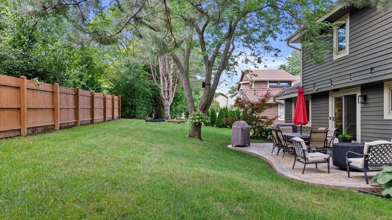 3952 South Victoria CIRCLE