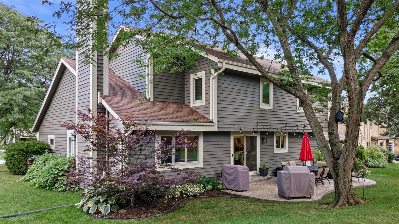 3952 South Victoria CIRCLE