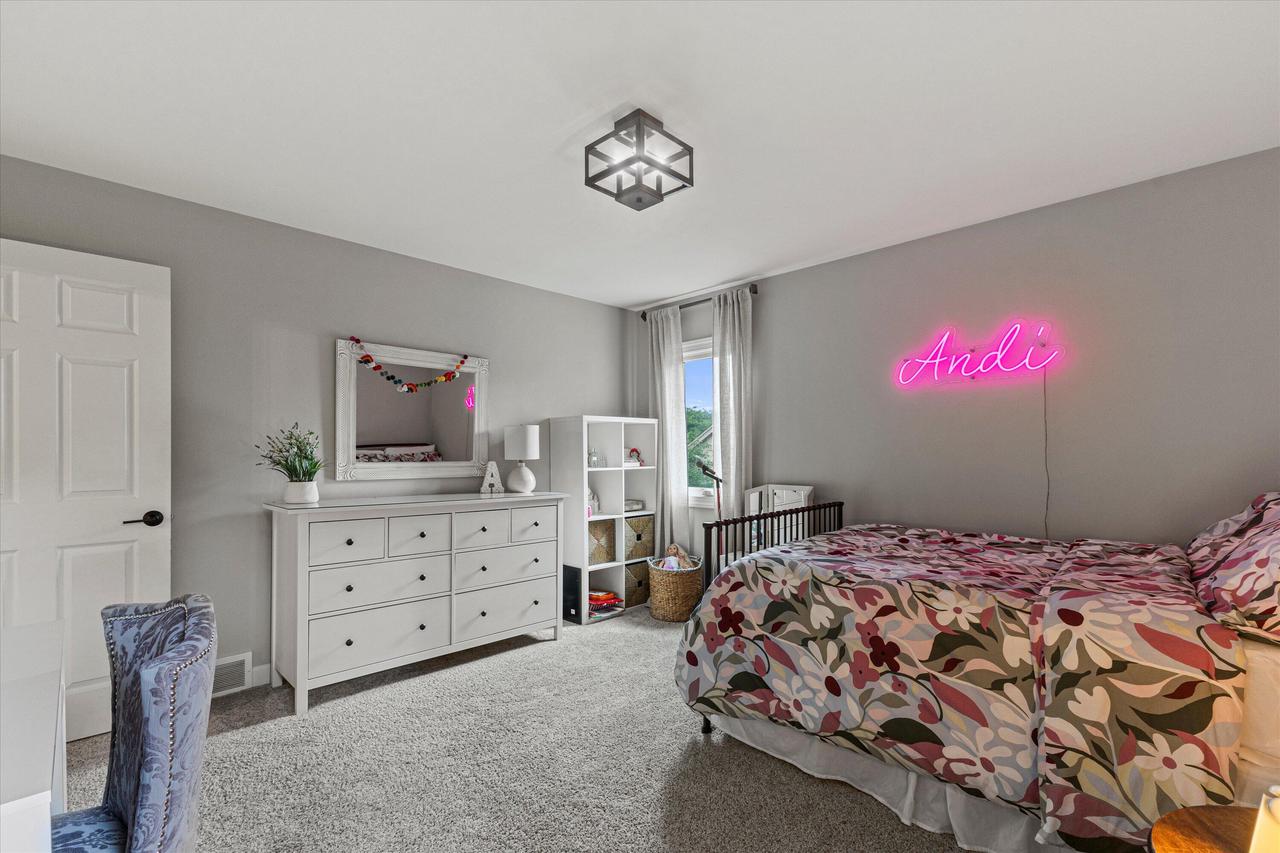 3952 South Victoria CIRCLE