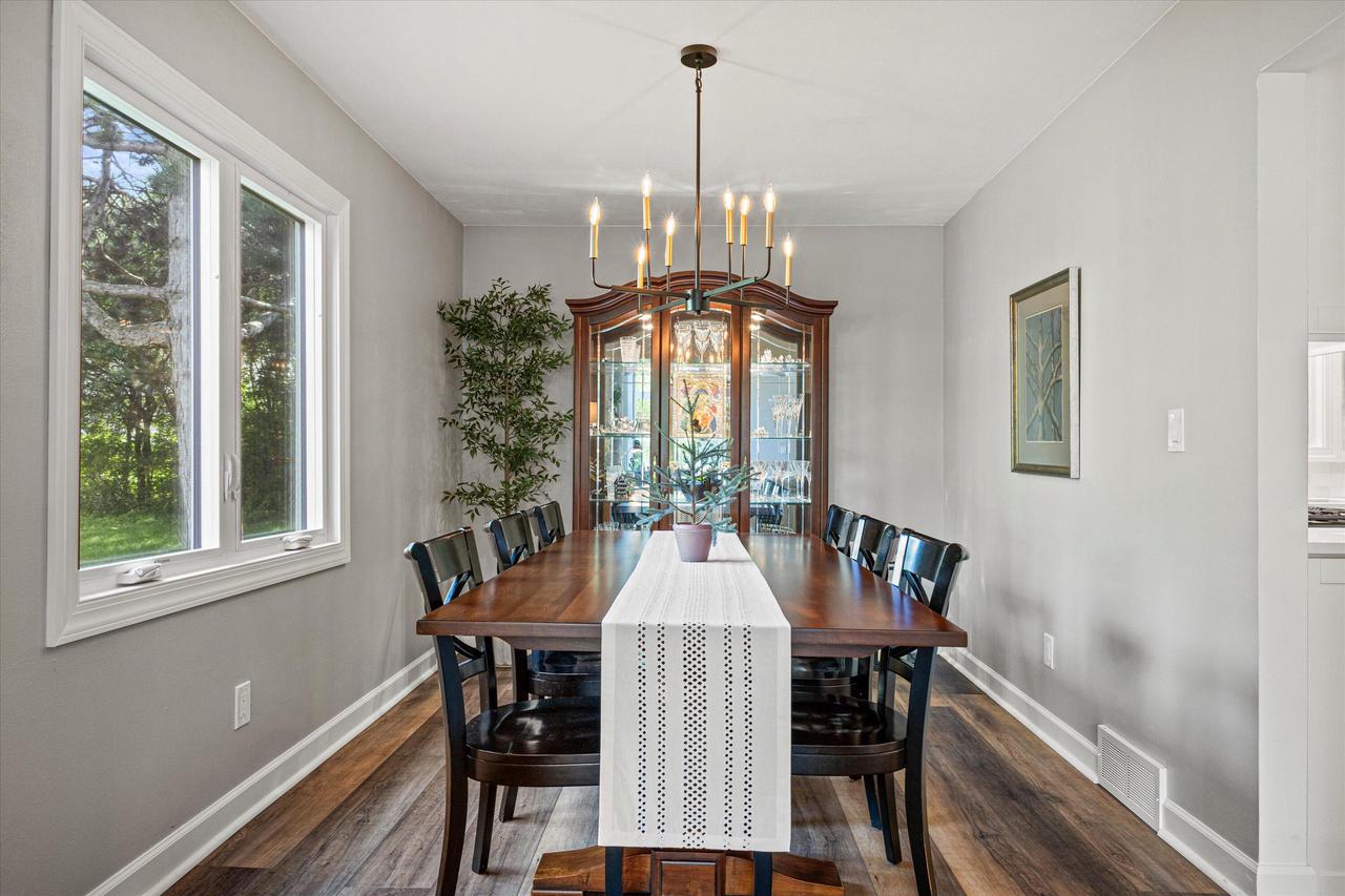 3952 South Victoria CIRCLE