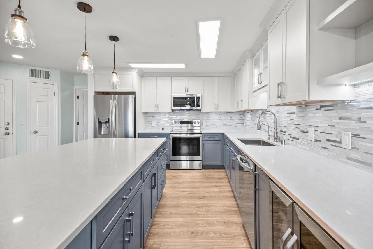 2702 South Shore DRIVE B