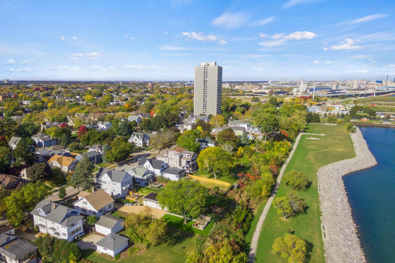 2702 South Shore DRIVE B