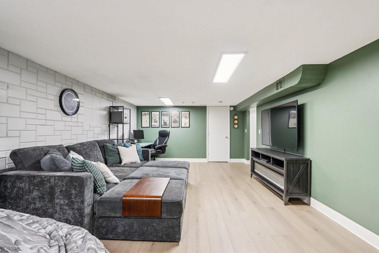 5405 North Lydell AVENUE