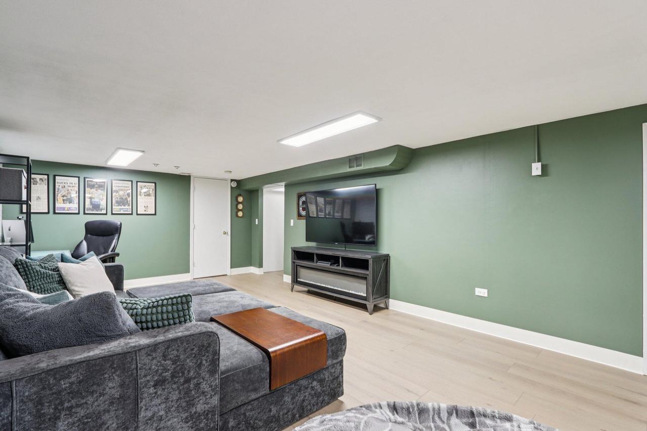 5405 North Lydell AVENUE