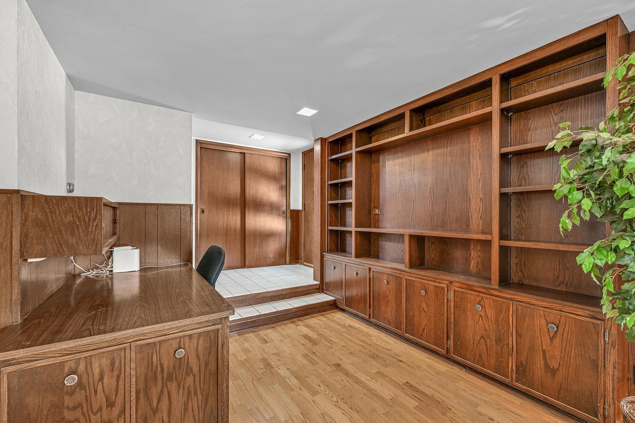 9001 North King ROAD