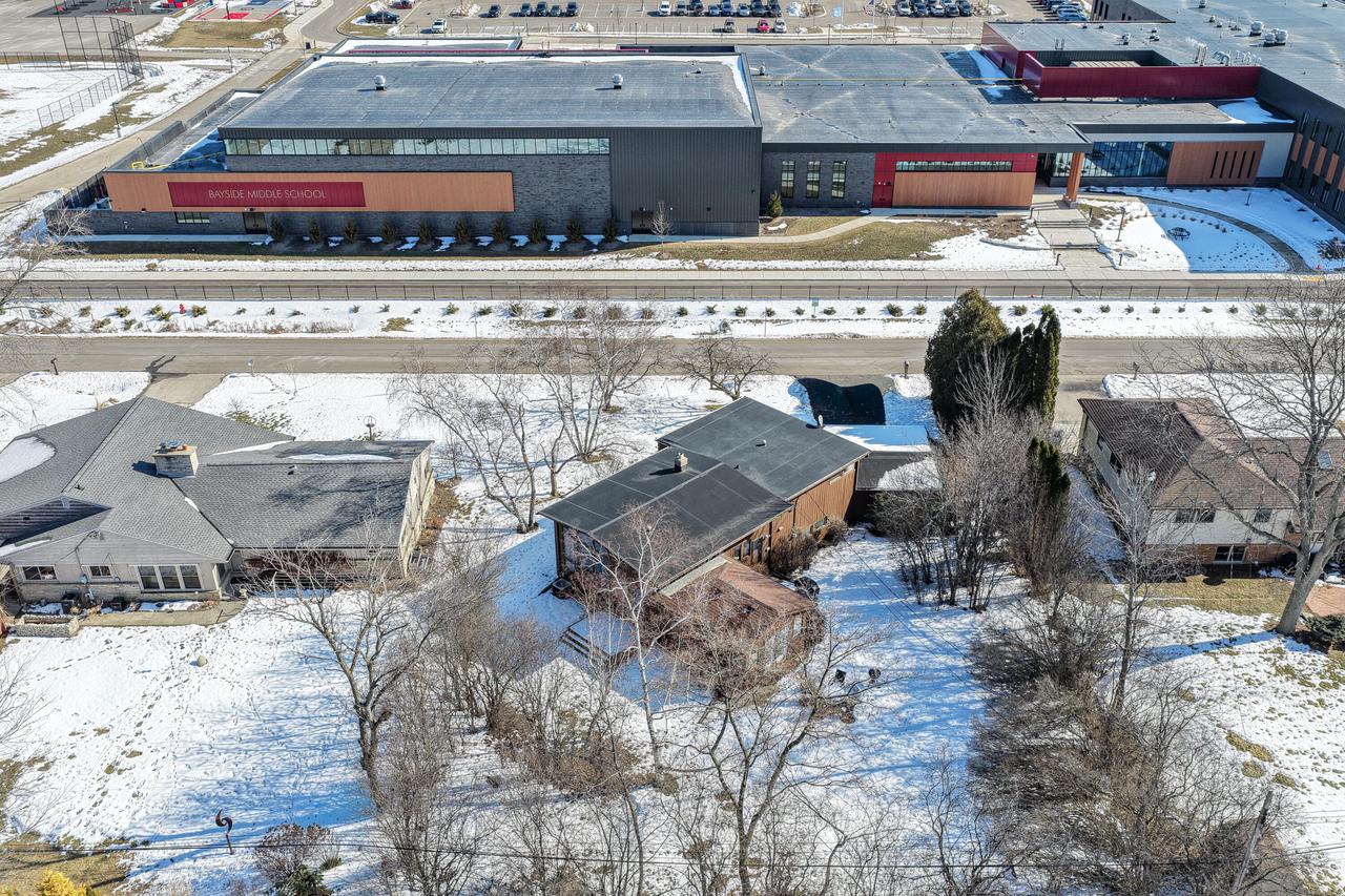 9001 North King ROAD