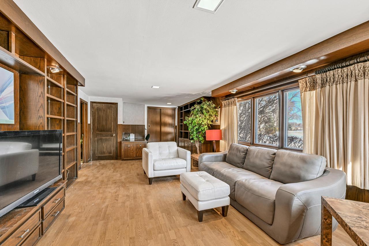 9001 North King ROAD