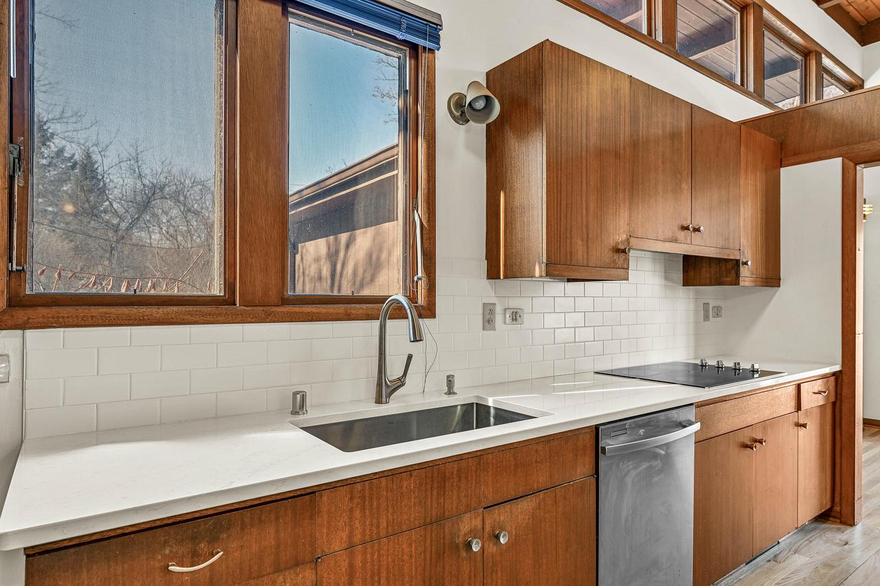 9001 North King ROAD