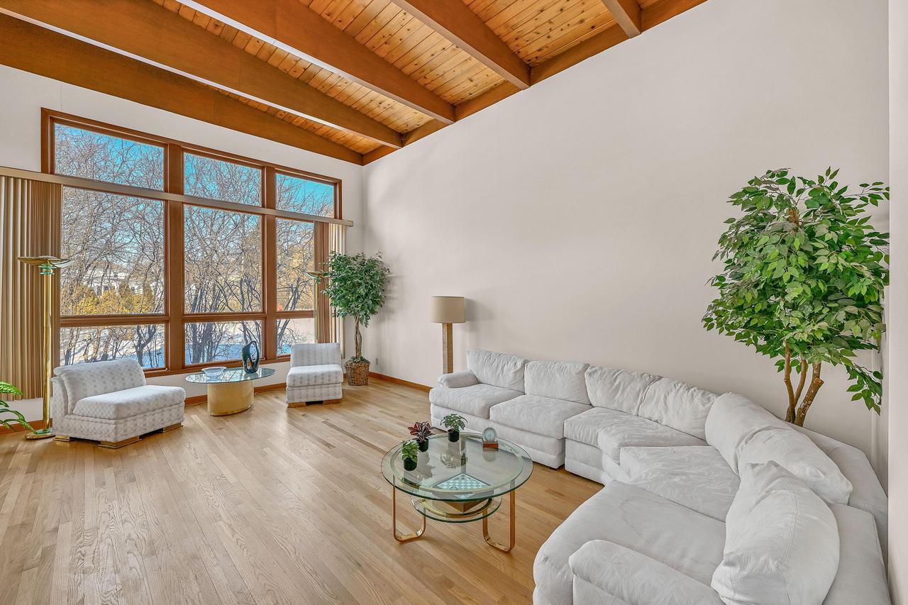 9001 North King ROAD