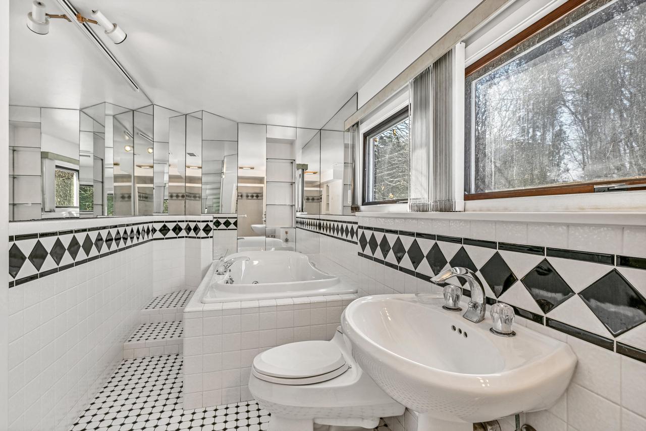 9001 North King ROAD