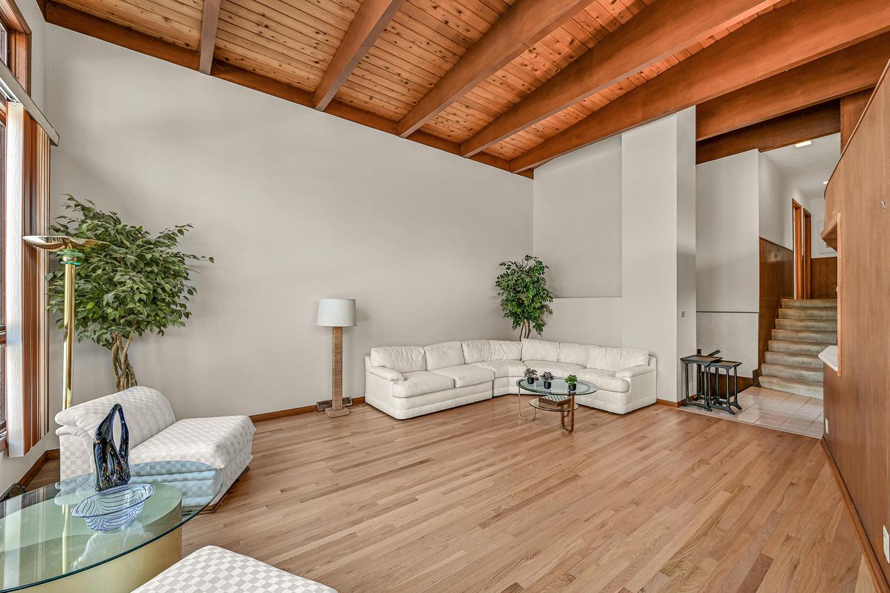 9001 North King ROAD