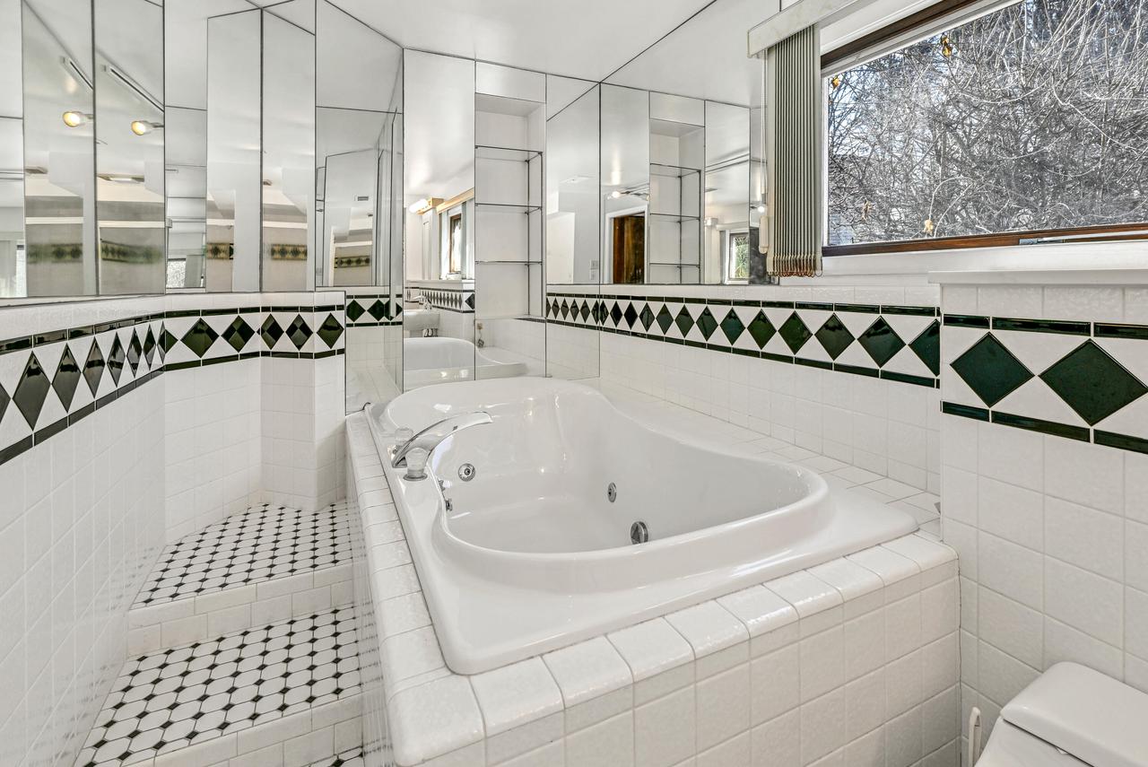 9001 North King ROAD