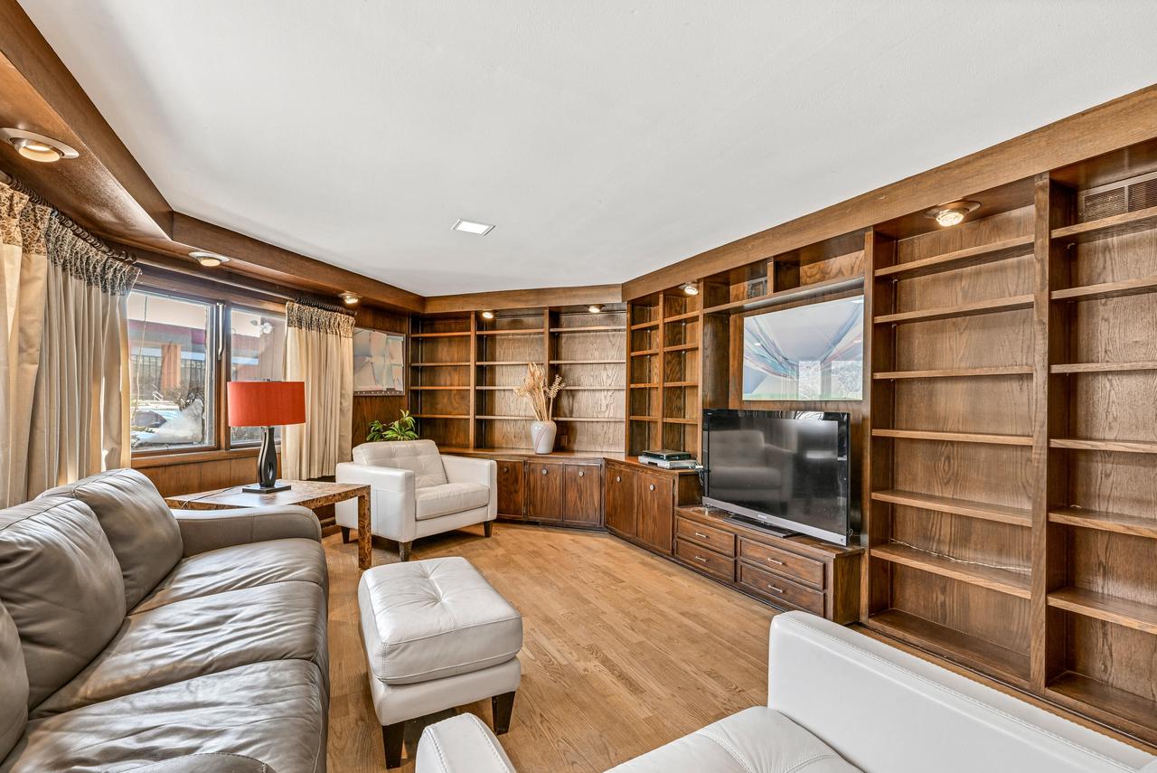 9001 North King ROAD