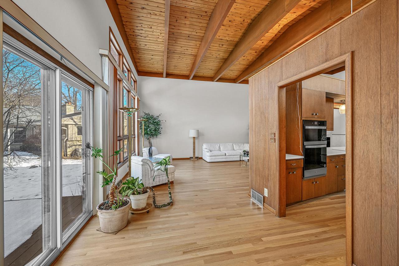 9001 North King ROAD