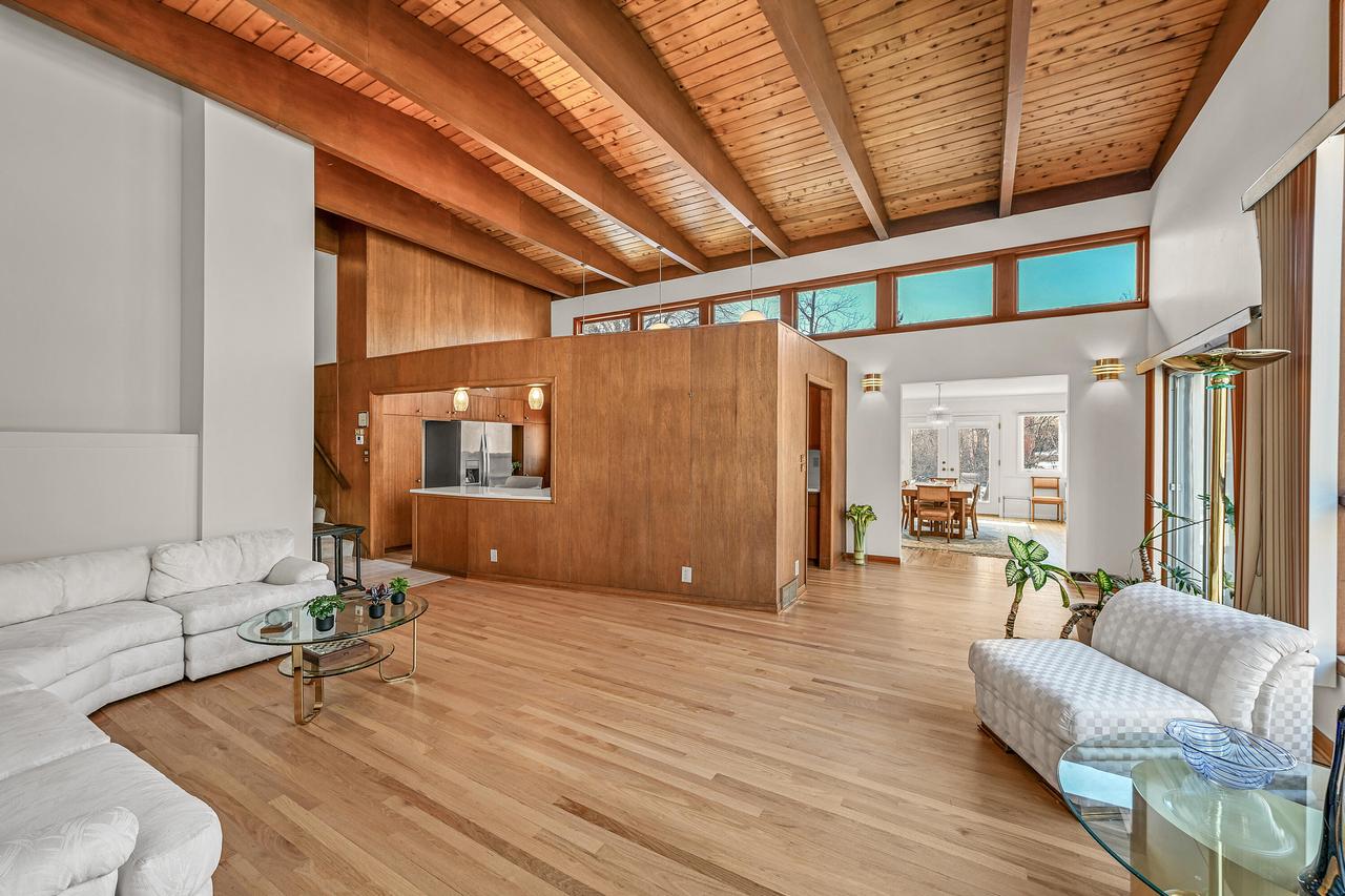 9001 North King ROAD