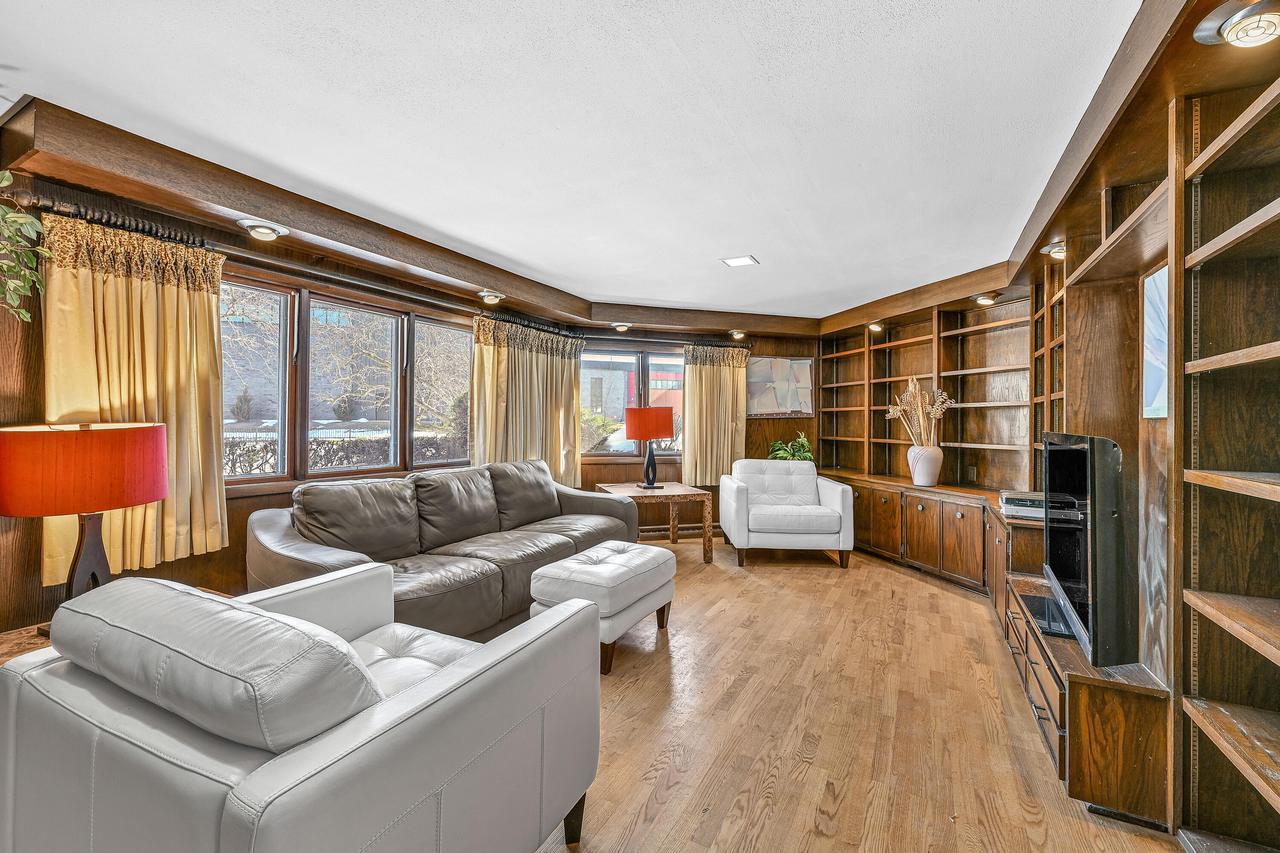 9001 North King ROAD