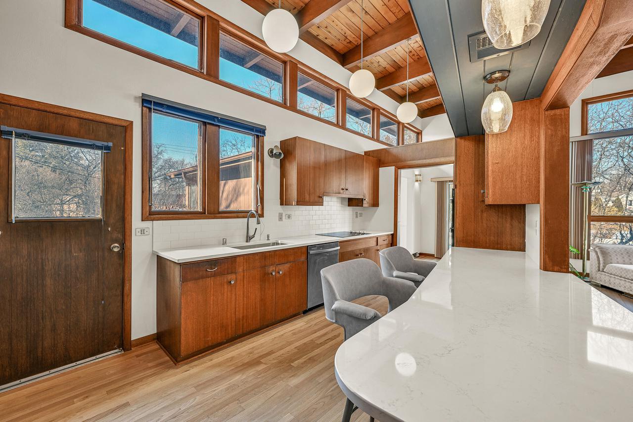 9001 North King ROAD