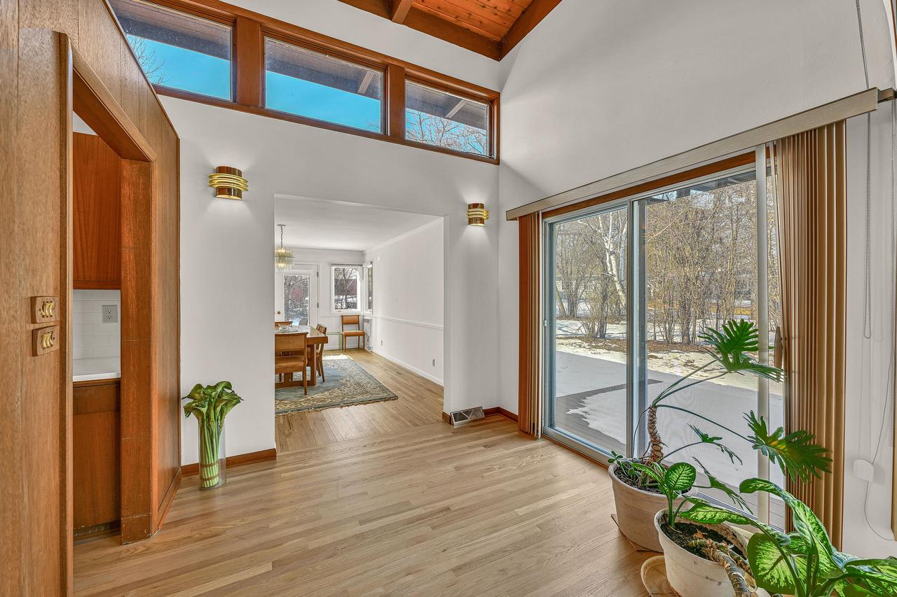 9001 North King ROAD