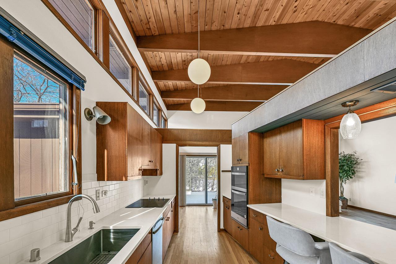 9001 North King ROAD