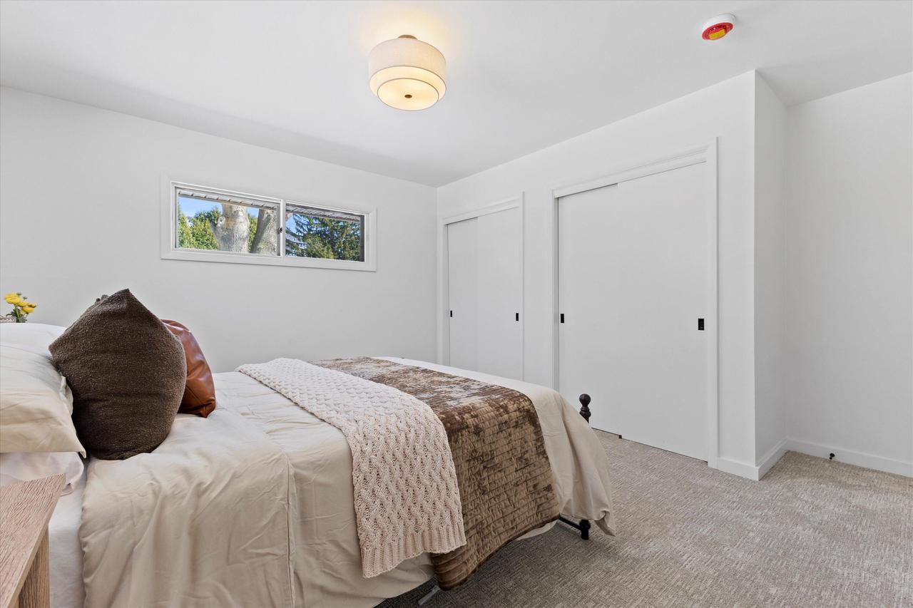 831 West Riverview DRIVE