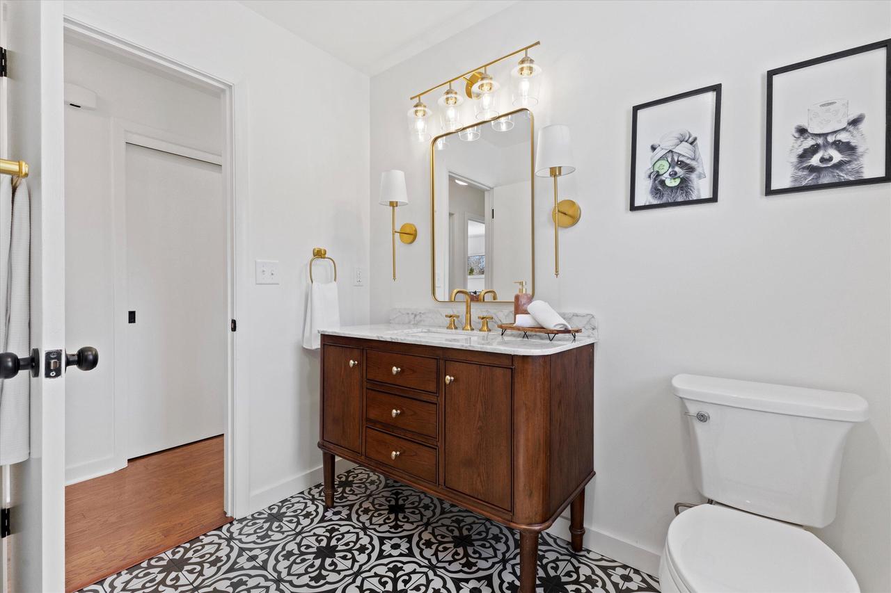 831 West Riverview DRIVE