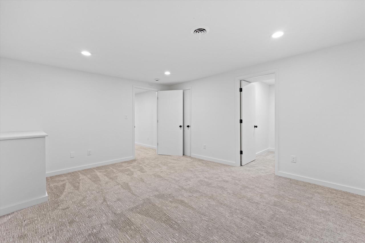 831 West Riverview DRIVE