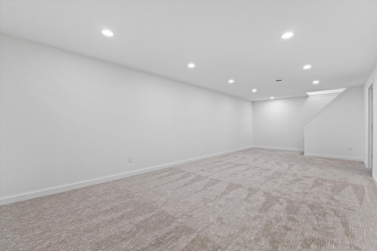 831 West Riverview DRIVE