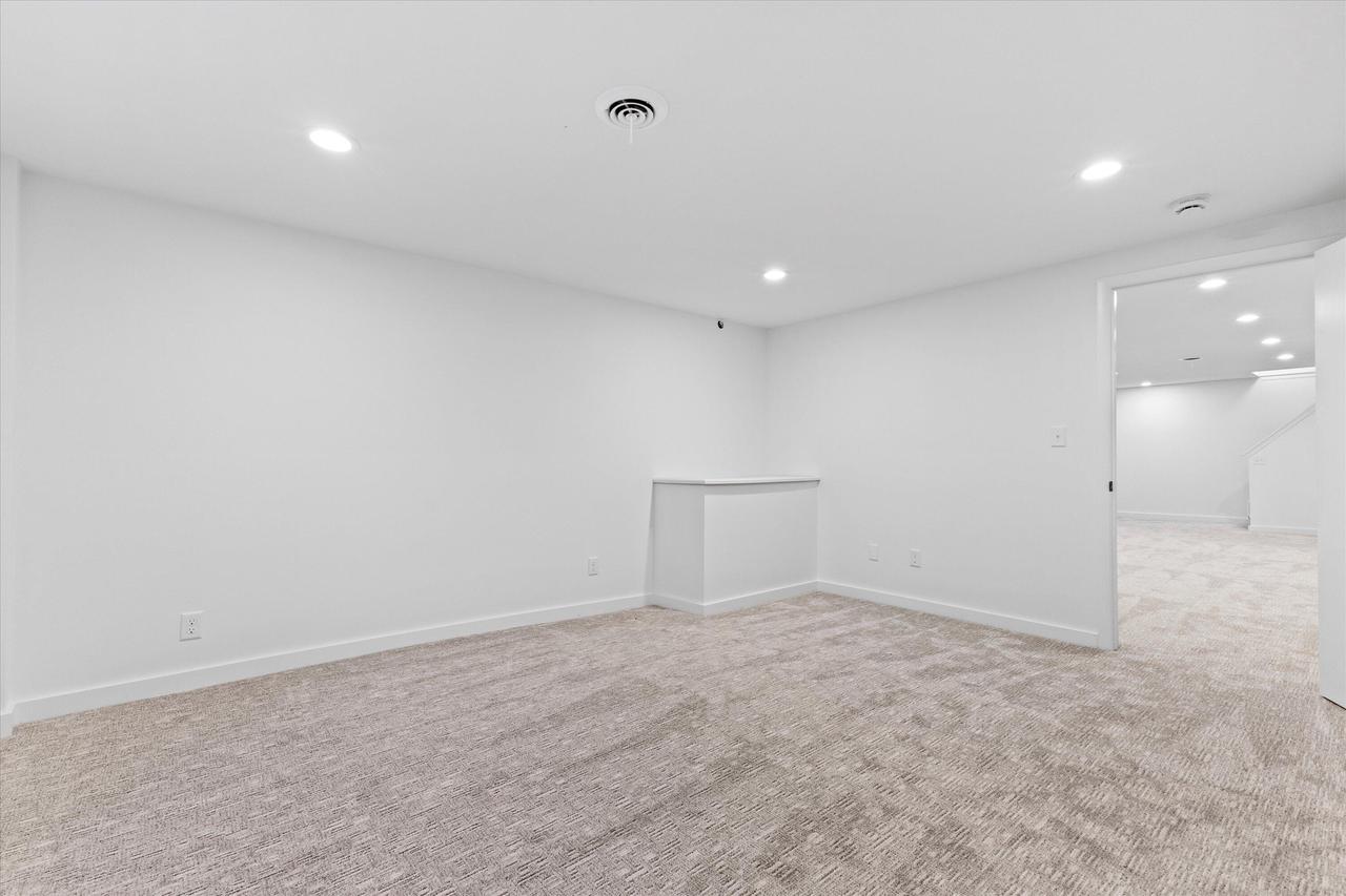 831 West Riverview DRIVE