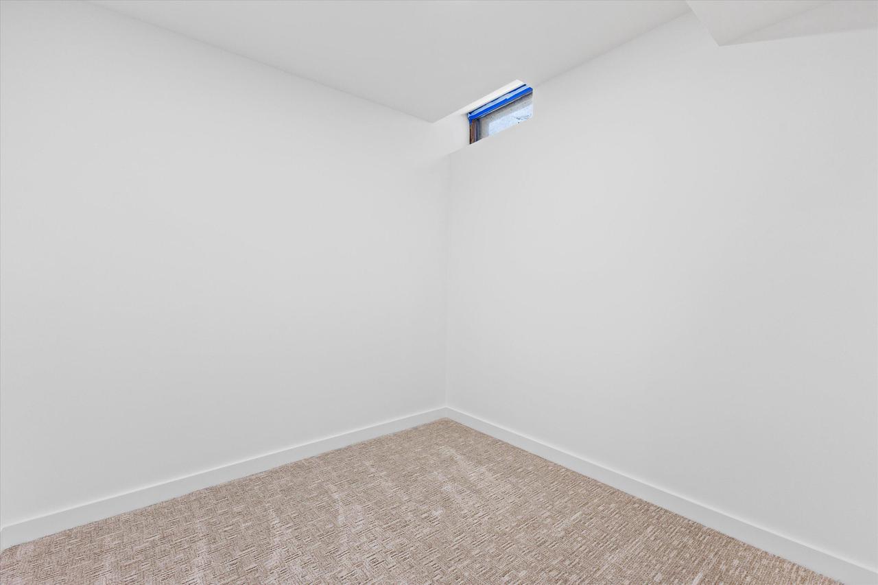 831 West Riverview DRIVE